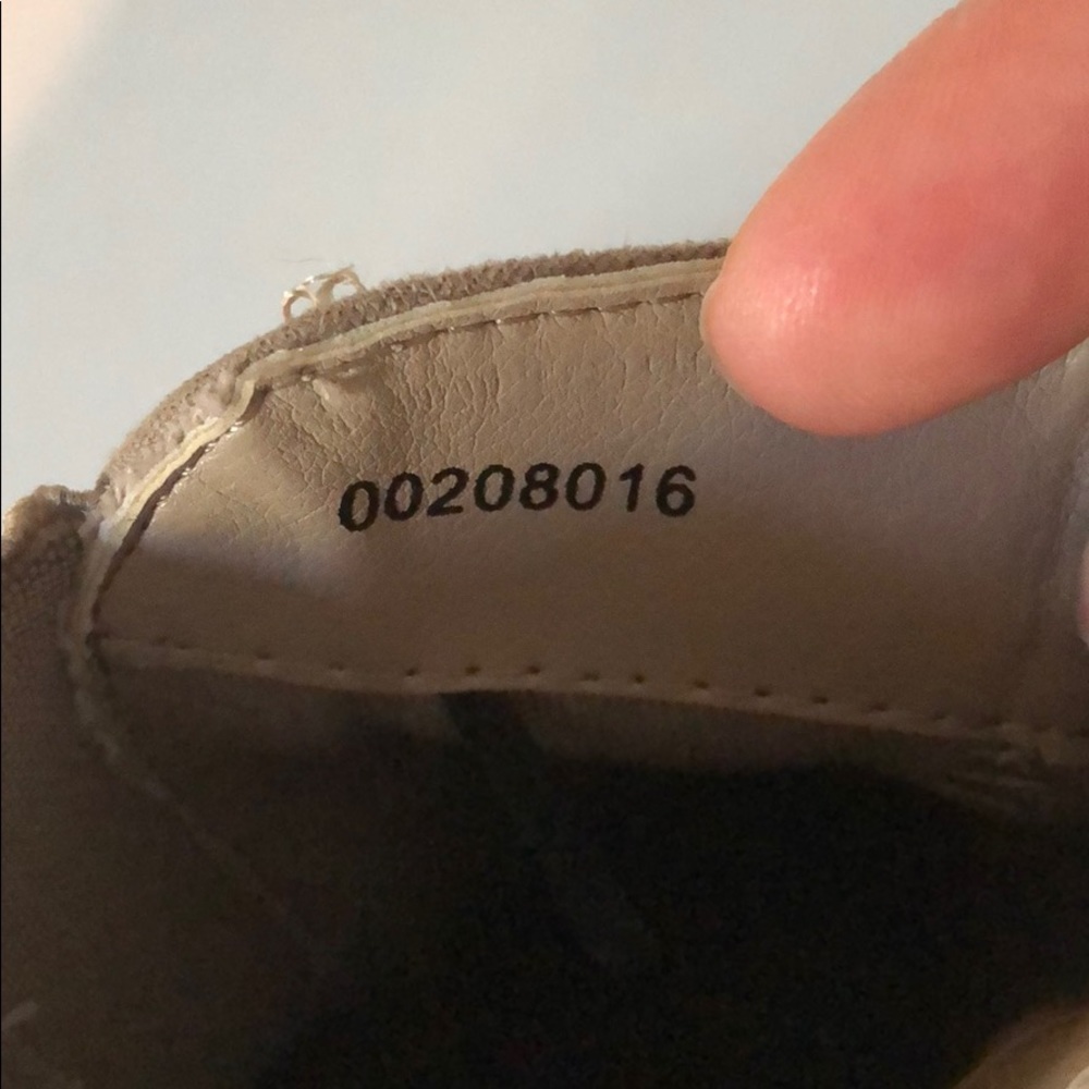 Tan boots - Picture 2 of 3